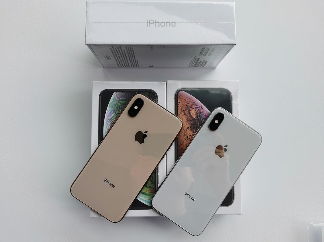 Sealed  Apple iPhone XS – 64 GB / 256 GB – Silver  / Gold / Space Gray Face ID