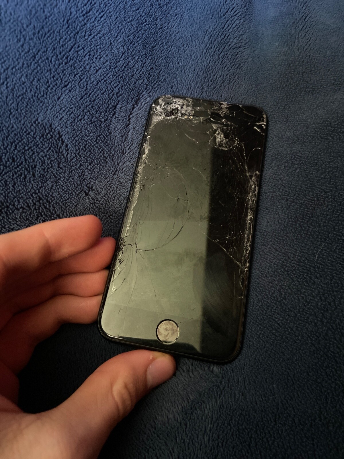 Apple phone SE 64GB ONLY FOR PARTS cracked screen , locked