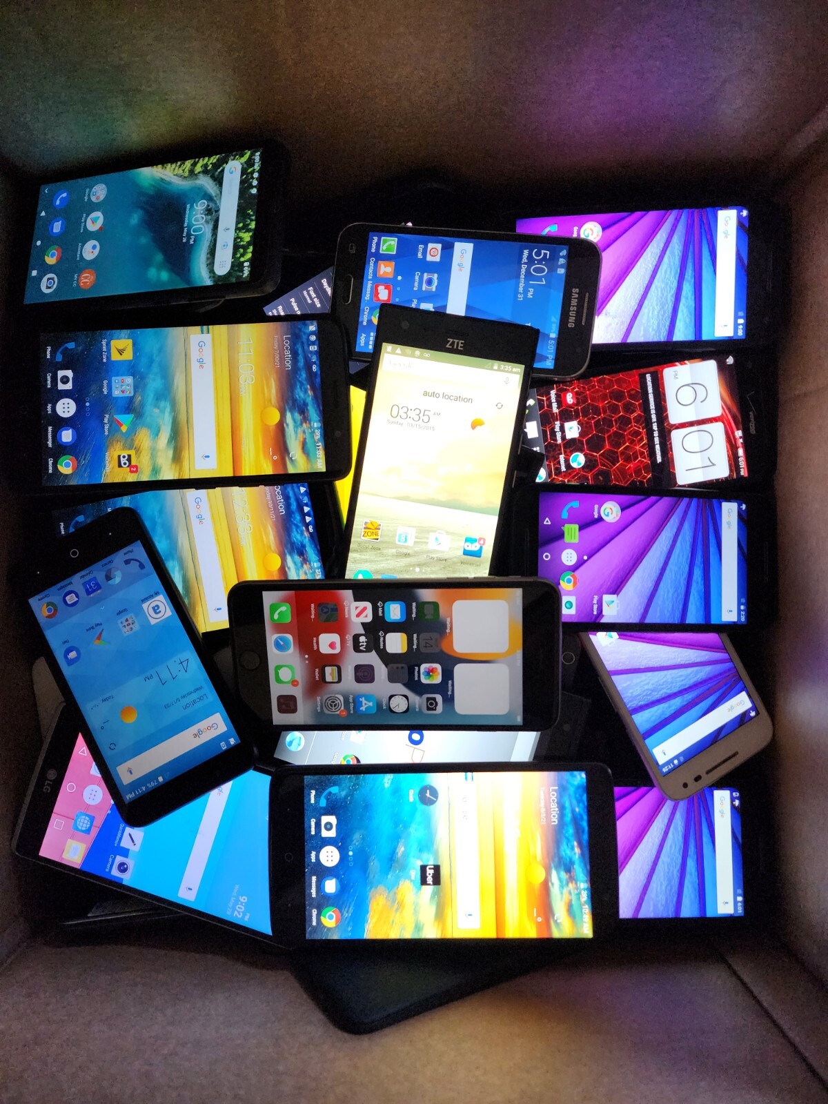 One RANDOM UNLOCKED Smartphone – Android