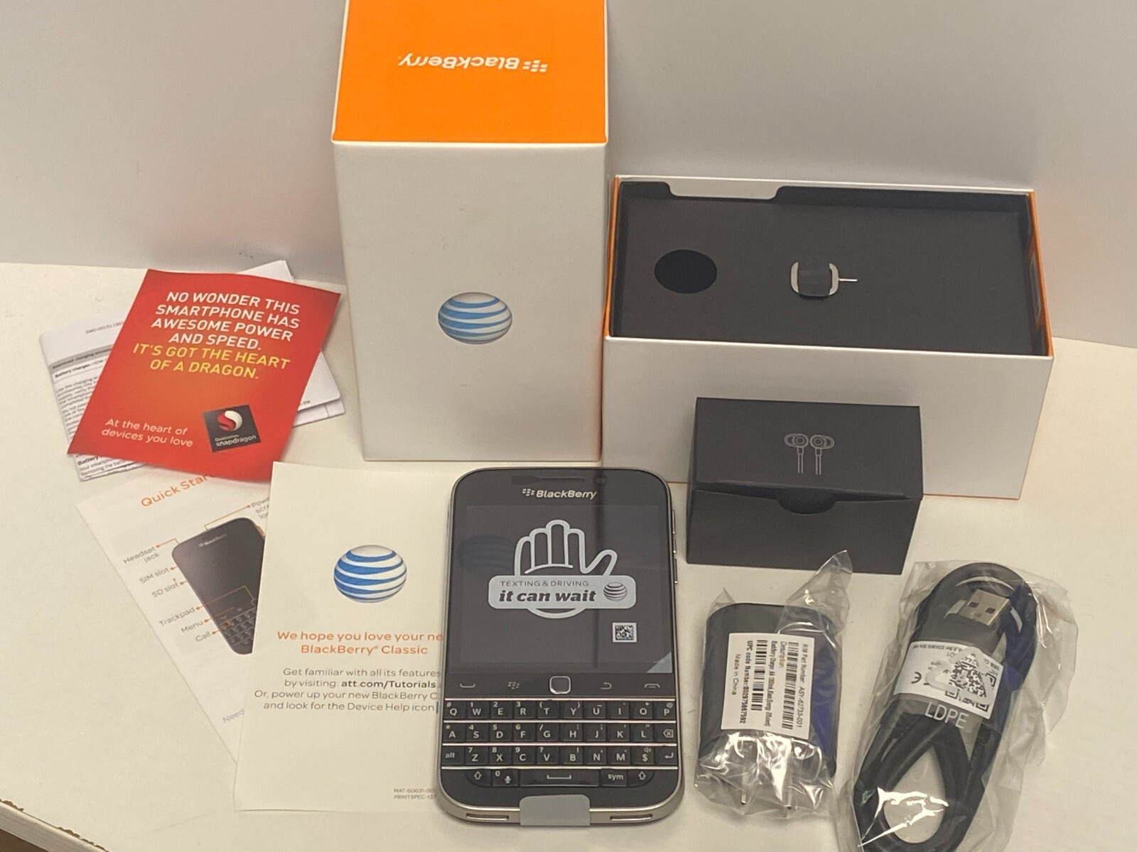 BlackBerry Classic Q20 SQC100-2 AT&T UNLOCKED GSM 4G LTE QWERTY Smartphone 10/10