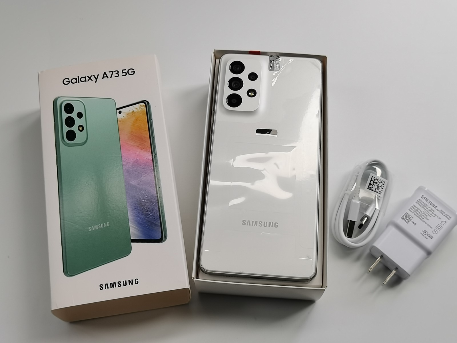 Samsung Galaxy A73 5G – 128 GB – (Unlocked) 108MP 6.7″ Dual-Sim Smartphone