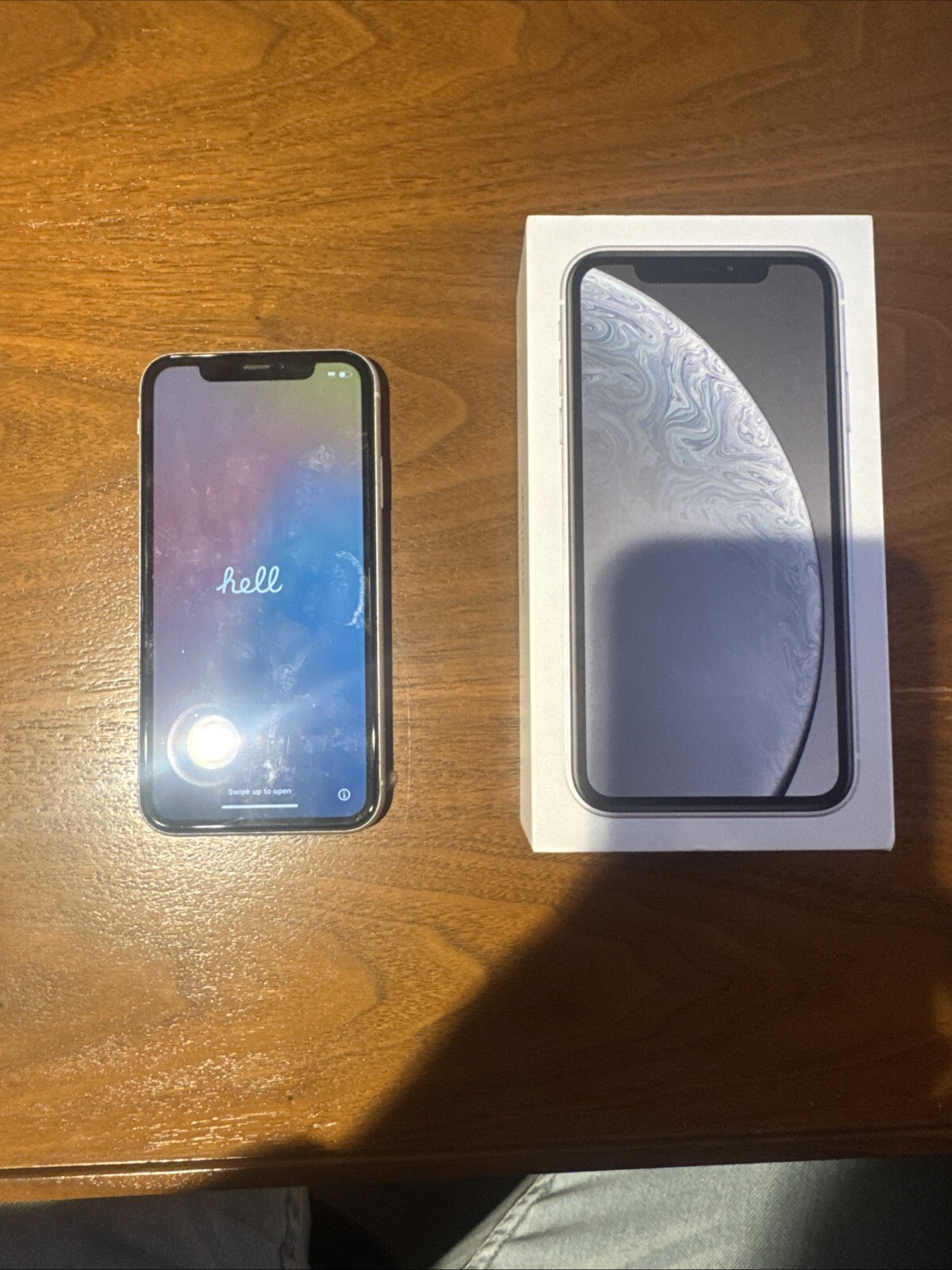 iPhone XR  At&T 64GB