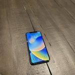 Apple iPhone X – 64GB – Silver (Verizon) A1865 (CDMA + GSM)