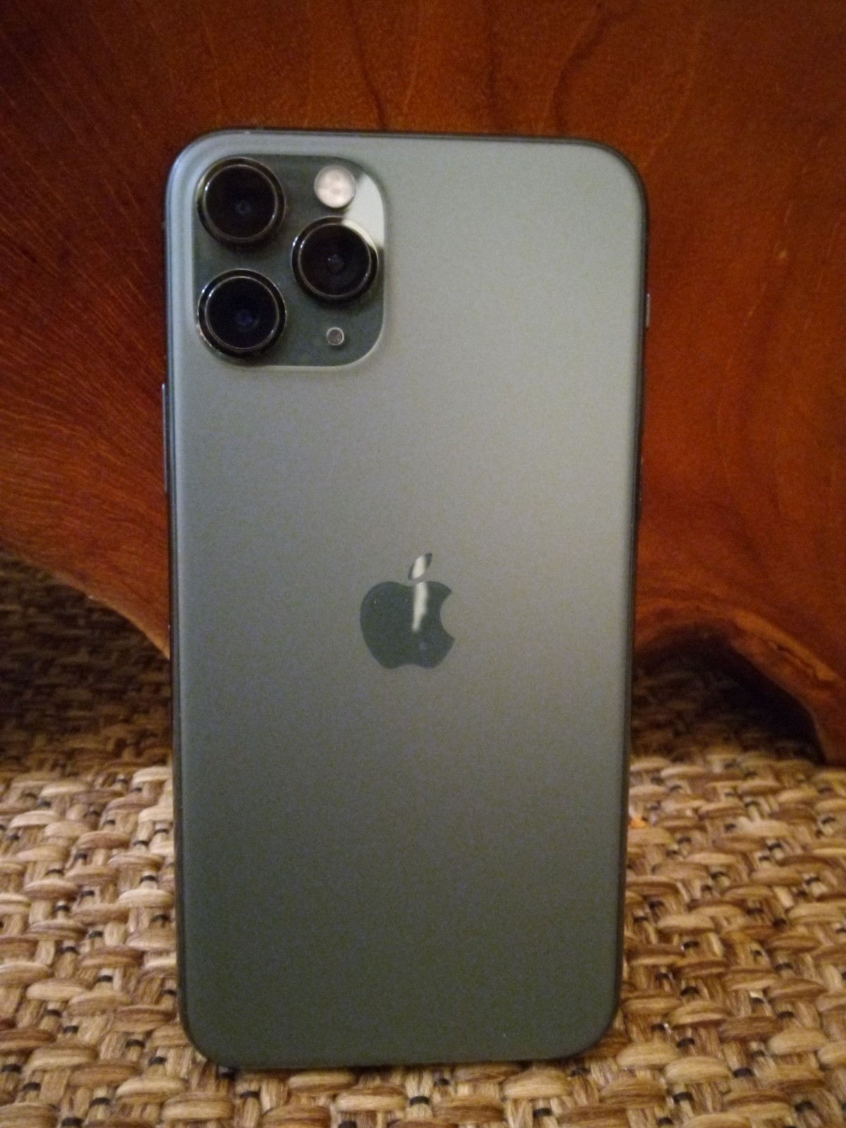 Apple iPhone 11 Pro 64GB Midnight Green Excellent Condition AT&T