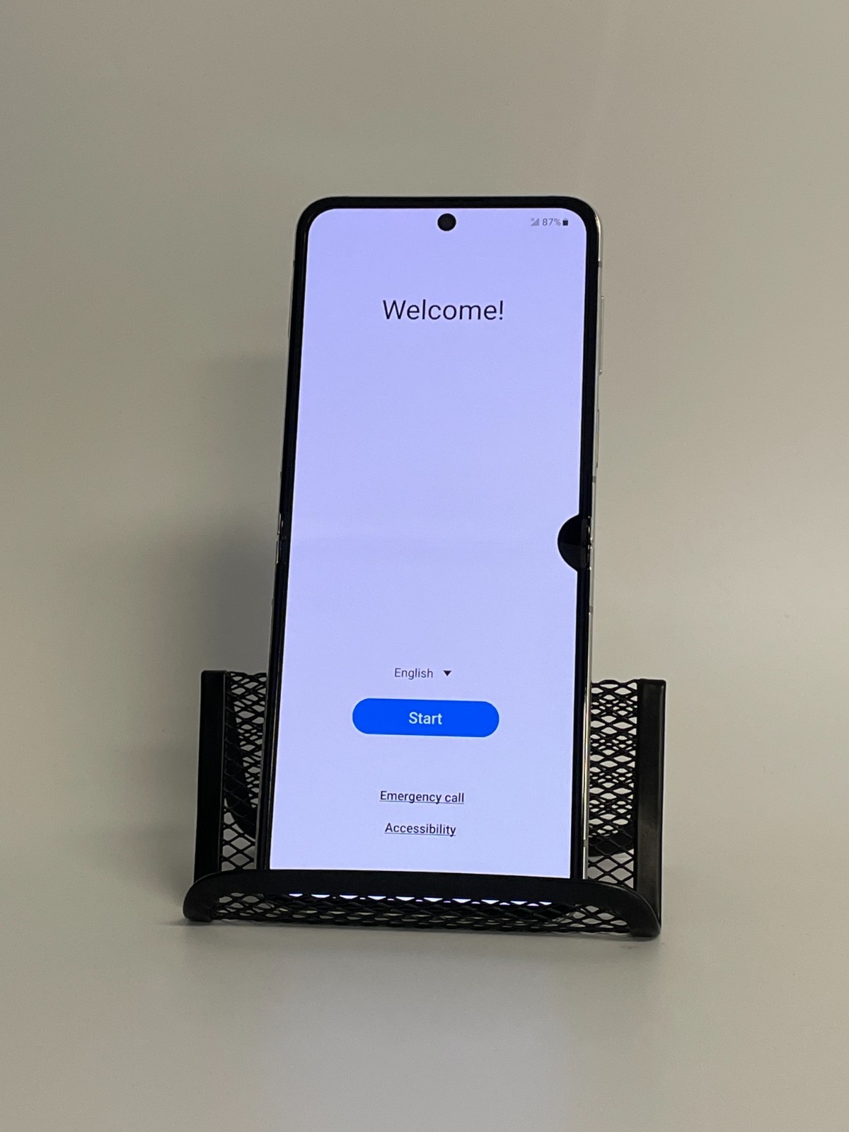Samsung Galaxy Z Flip5 – Verizon – 512GB – Cream – 6.7″ (A Grade – Screen issue)