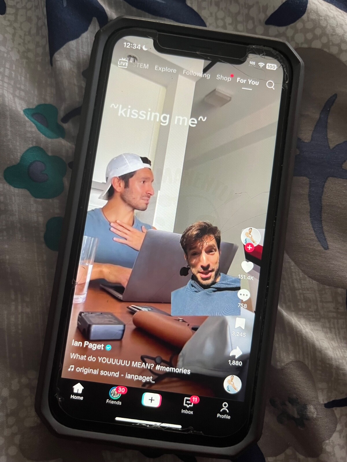 Apple iPhone XR – White WITH TIKTOK