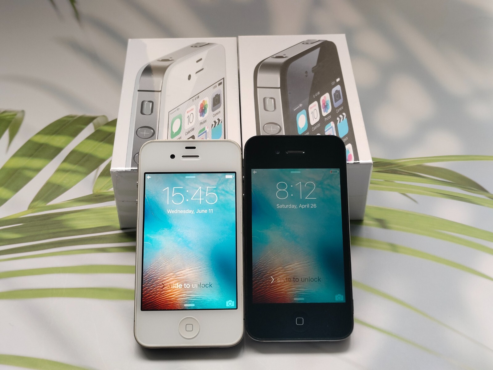 90%-95% N ew Apple iPhone 4/4s 8/16/32/64GB Fully UNLOCKED Black/White Multiple