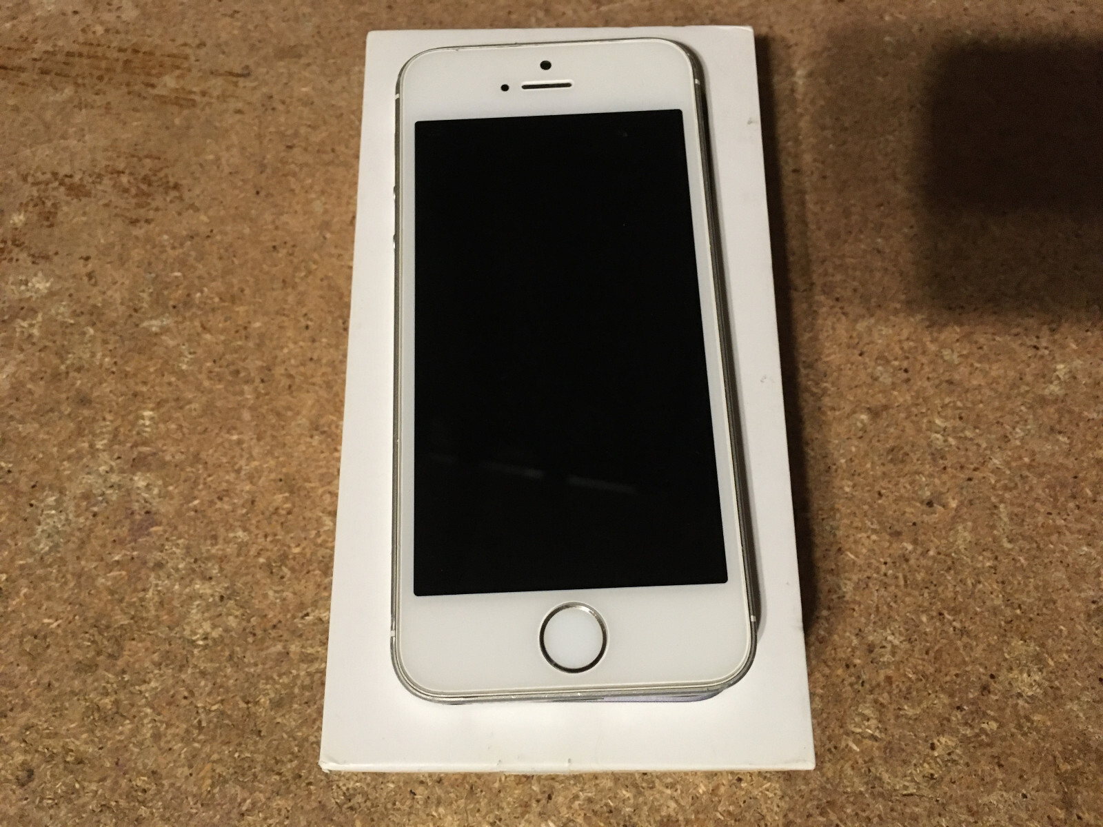 APPLE IPHONE SE 16GB (A1662) UNLOCKED SPACE GRAY / WRONGWAY052