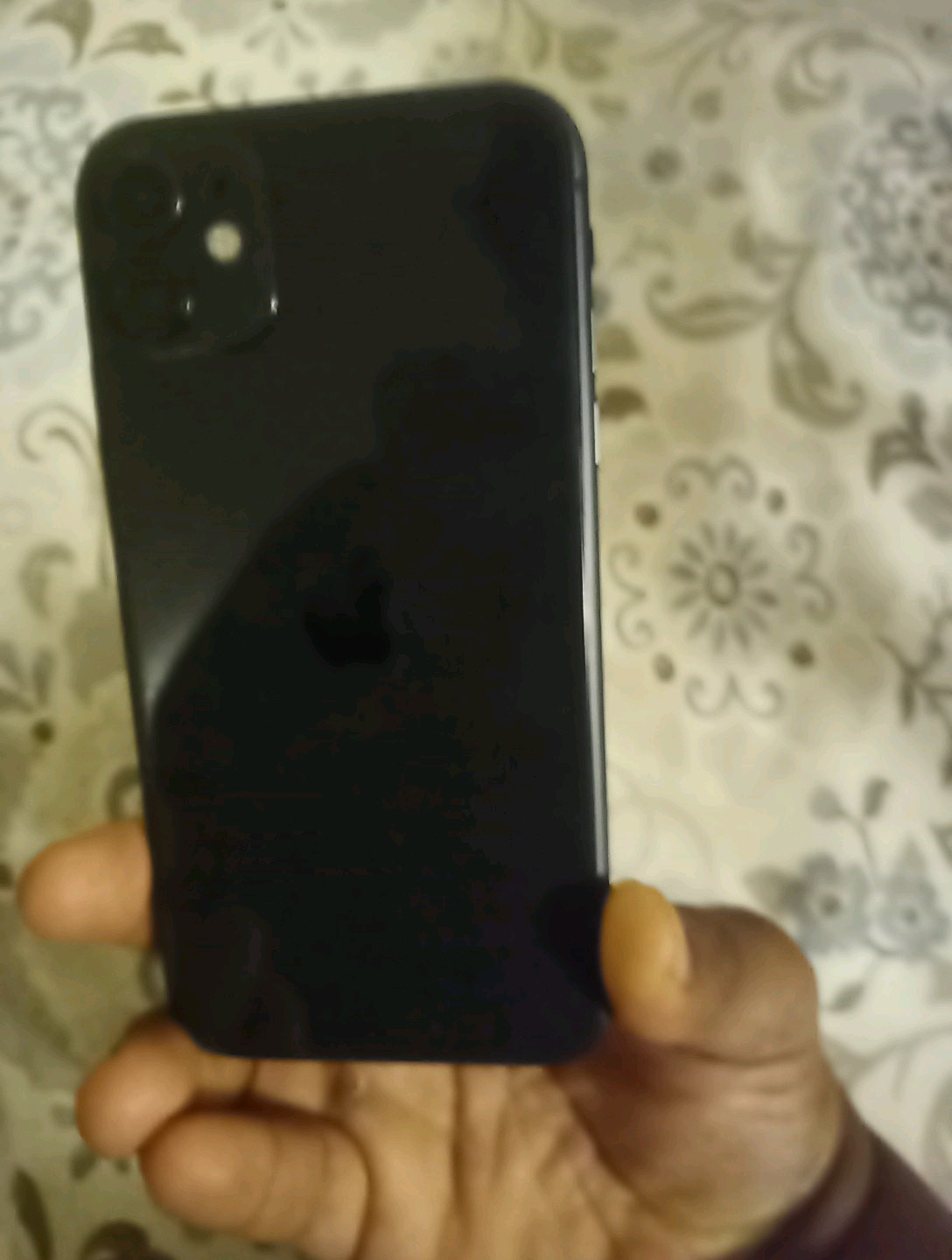 iPhone 11 – Locked