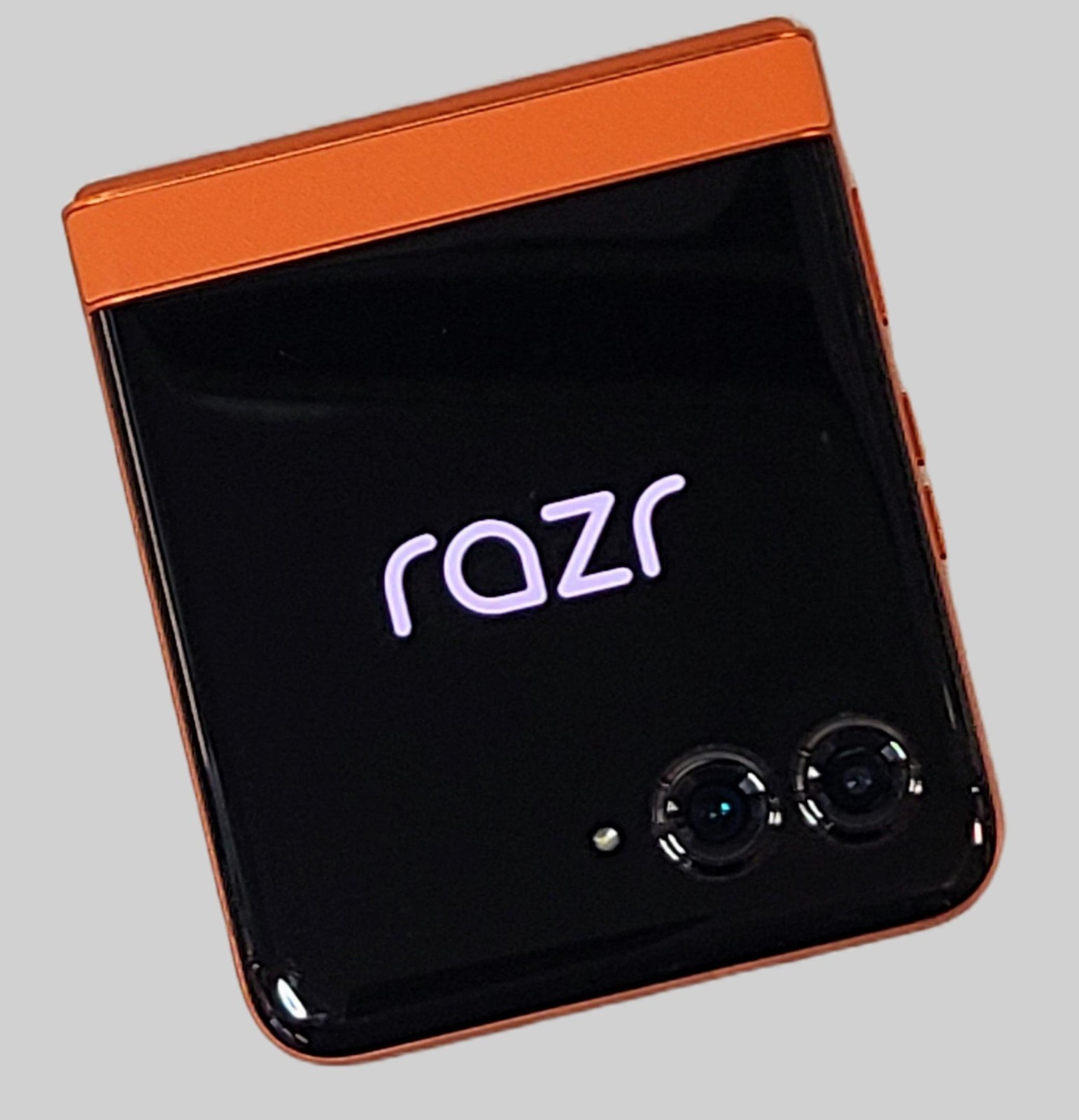 Motorola Razr  2024 – CRICKET – 256GB – Orange – XT2453-5 – VERY GOOD Condition