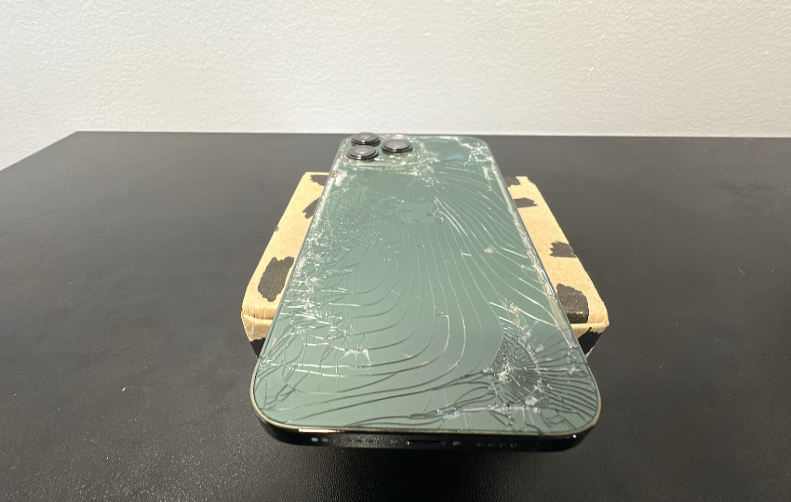 Apple iPhone 13 Pro Max 256GB Green Unlocked fully functional (For parts) 2893