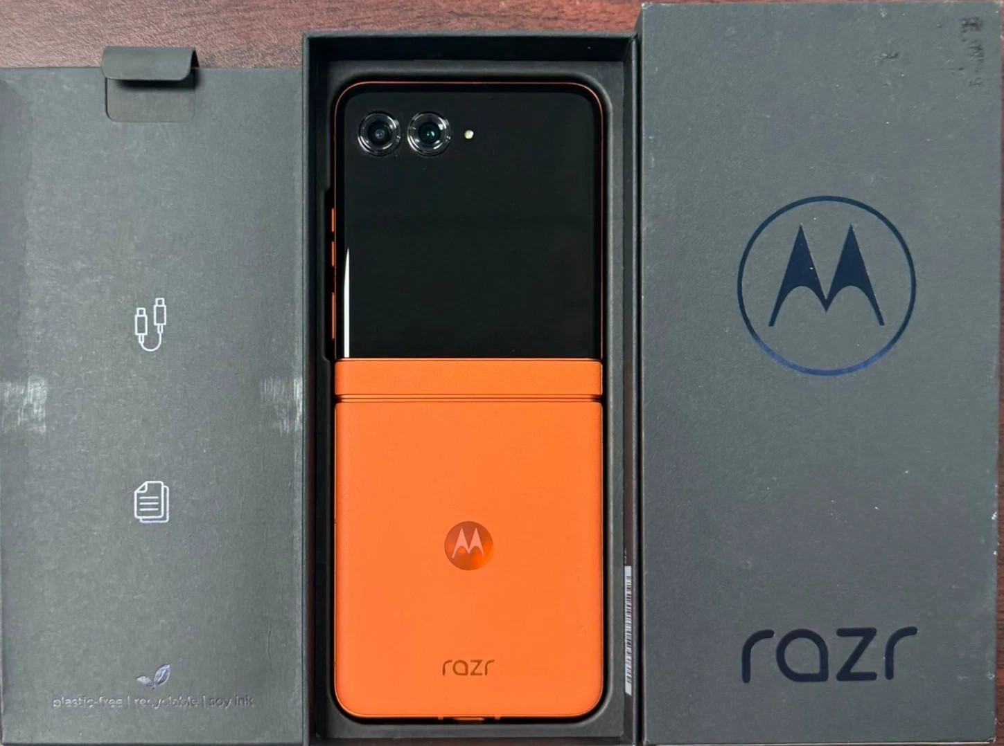 Motorola Razr 2024 Smartphone 6.9″ 256GB Factorty Unlocked Spritz Orange