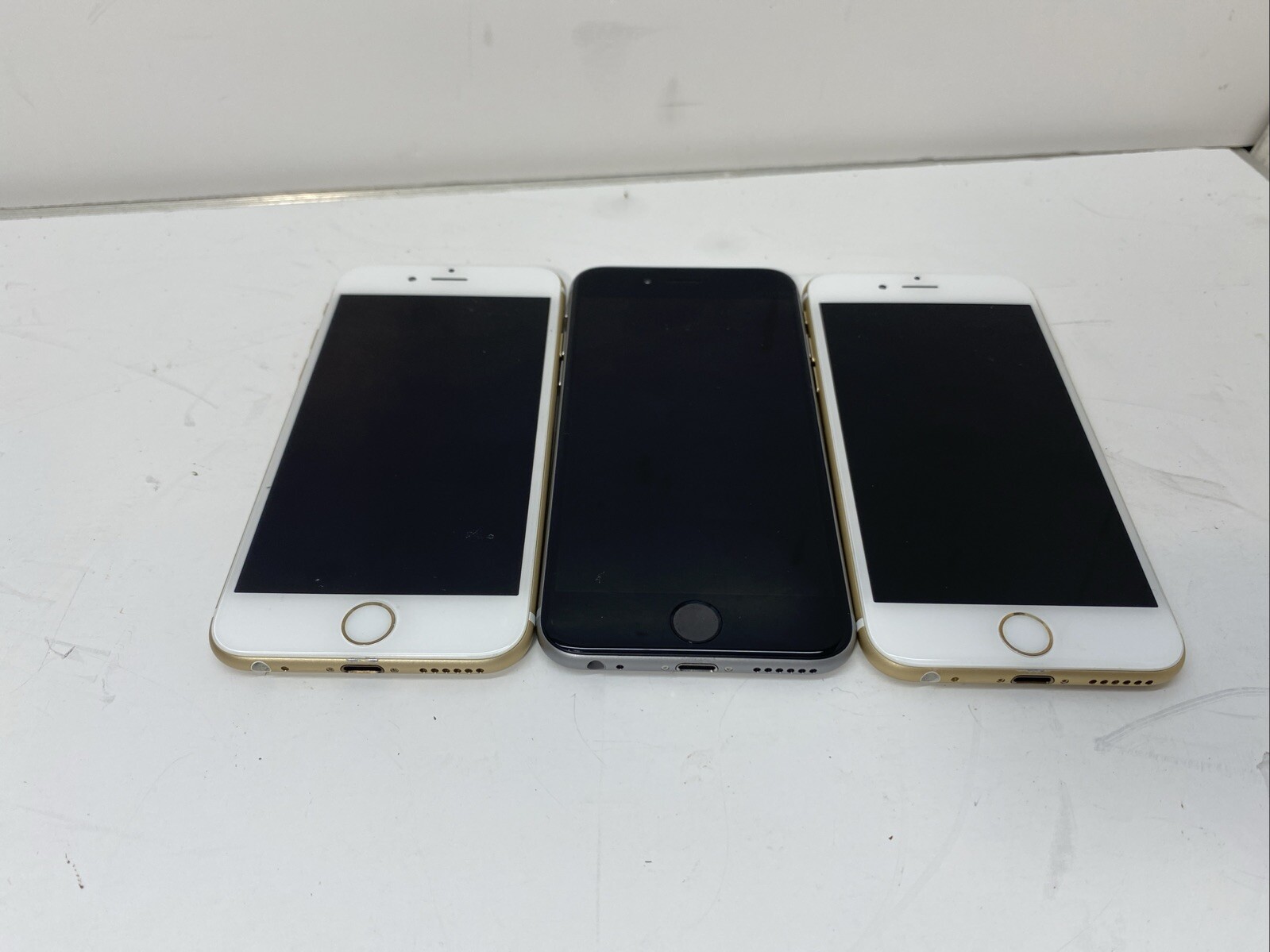 Vintage Apple iPhone 6 A1549 A1586 Smartphone 4G LTE Mix Lot of 3 For Parts ASIS