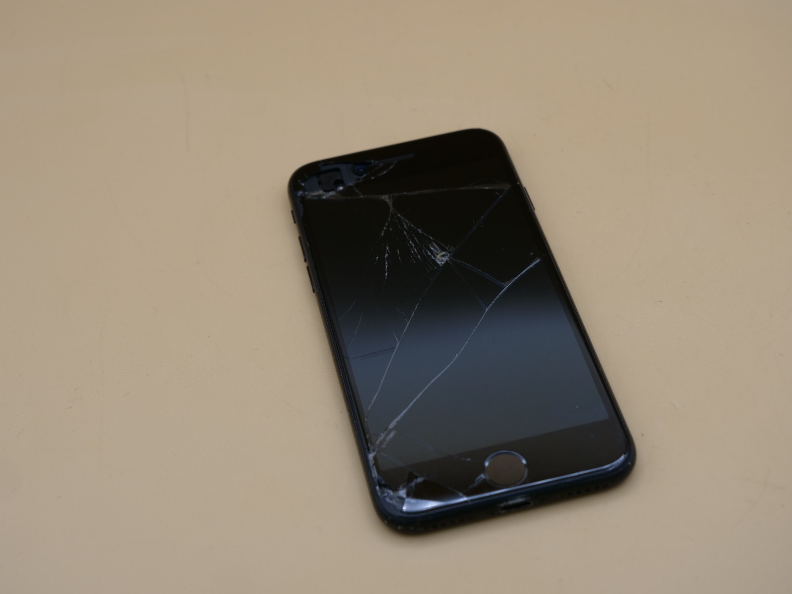 Apple iPhone 7 Black A1660 FOR PARTS ONLY!