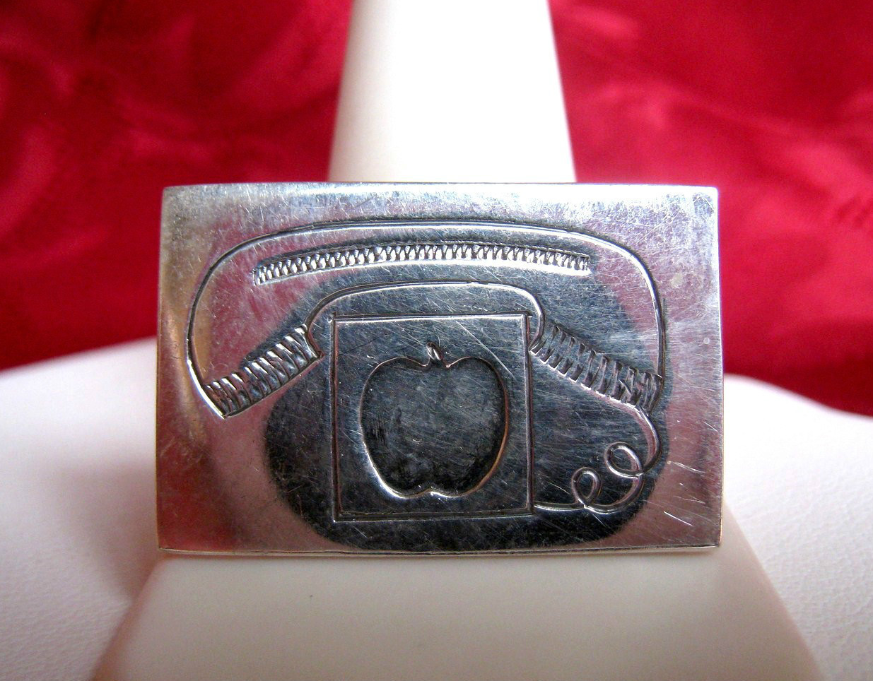 VINTAGE NAIVE ART 925 STERLING SILVER APPLE PHONE PIN BROOCH