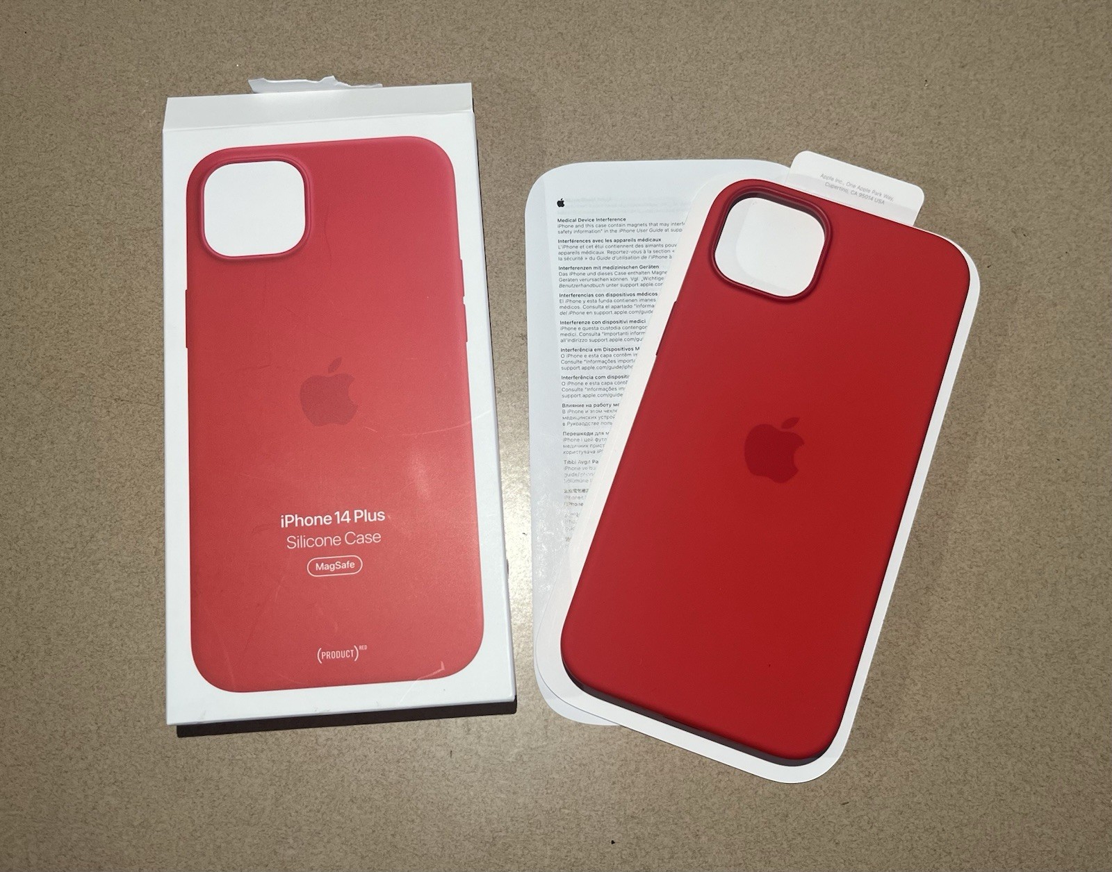 Apple Silicone Case with MagSafe for iPhone 14 Plus – (PRODUCT)RED