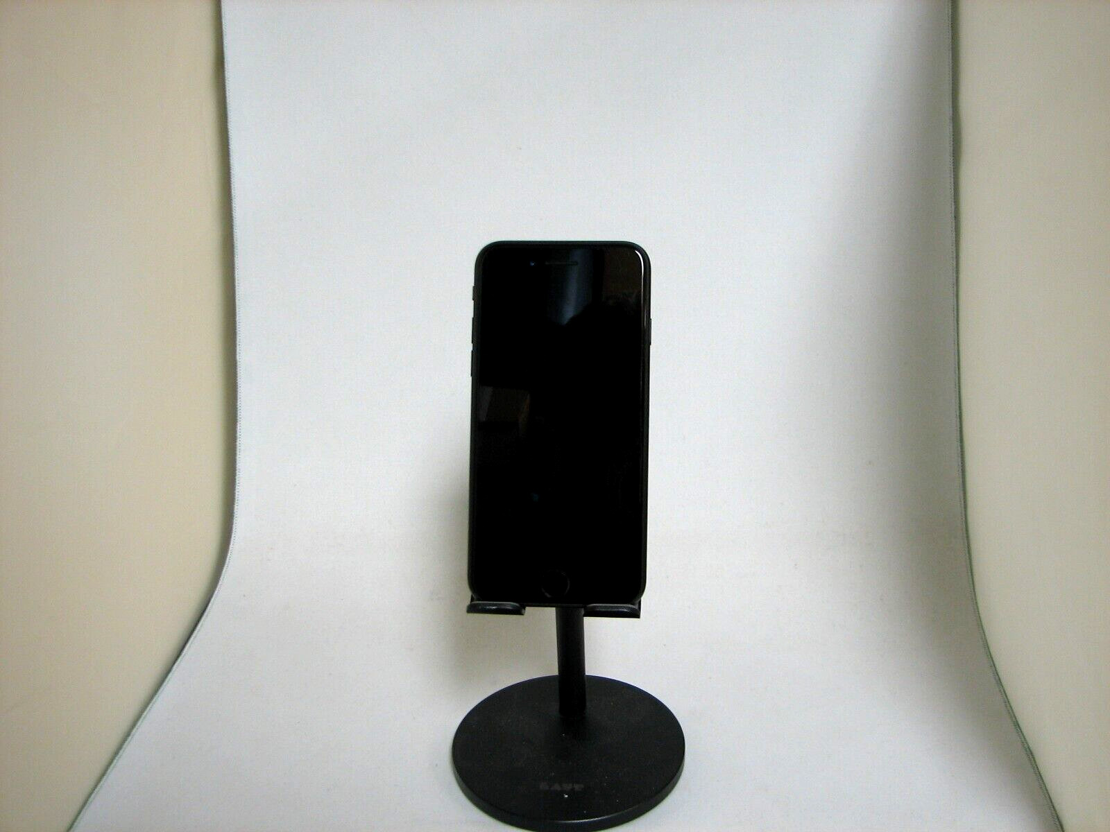 Apple iPhone SE (2020) – 64 GB – Black (Cricket Wireless) (Single SIM)