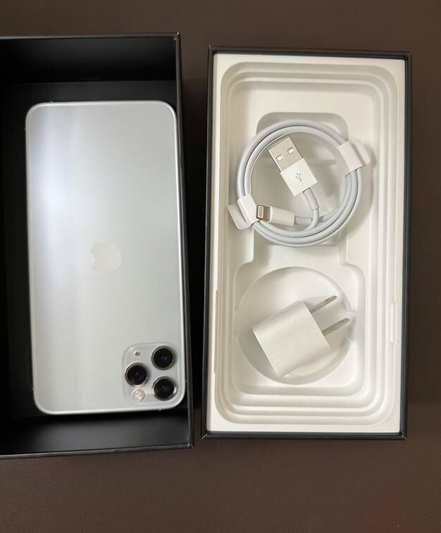 Apple iPhone 11 Pro Max – 64GB – Silver (Unlocked) A2161 (CDMA + GSM)