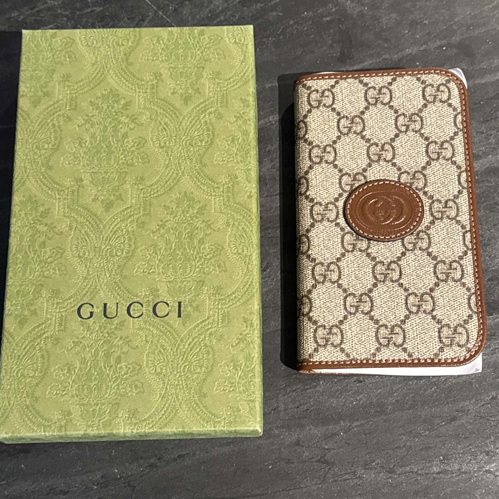GUCCI Folio iPhone 15 GG Bi-fold Wallet Case 760184