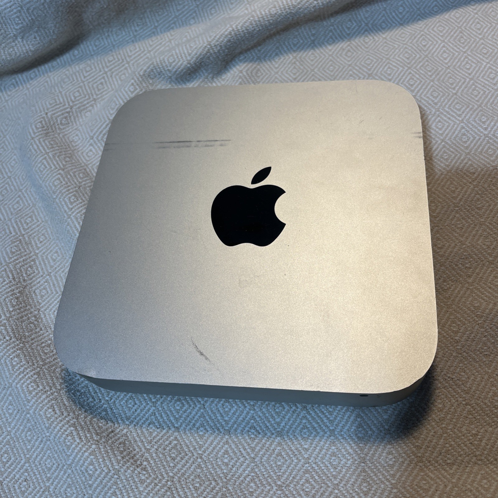 lot of misc, Mac Mini, Tablet, Apple Phone. Motorola Phone, Skull Candy