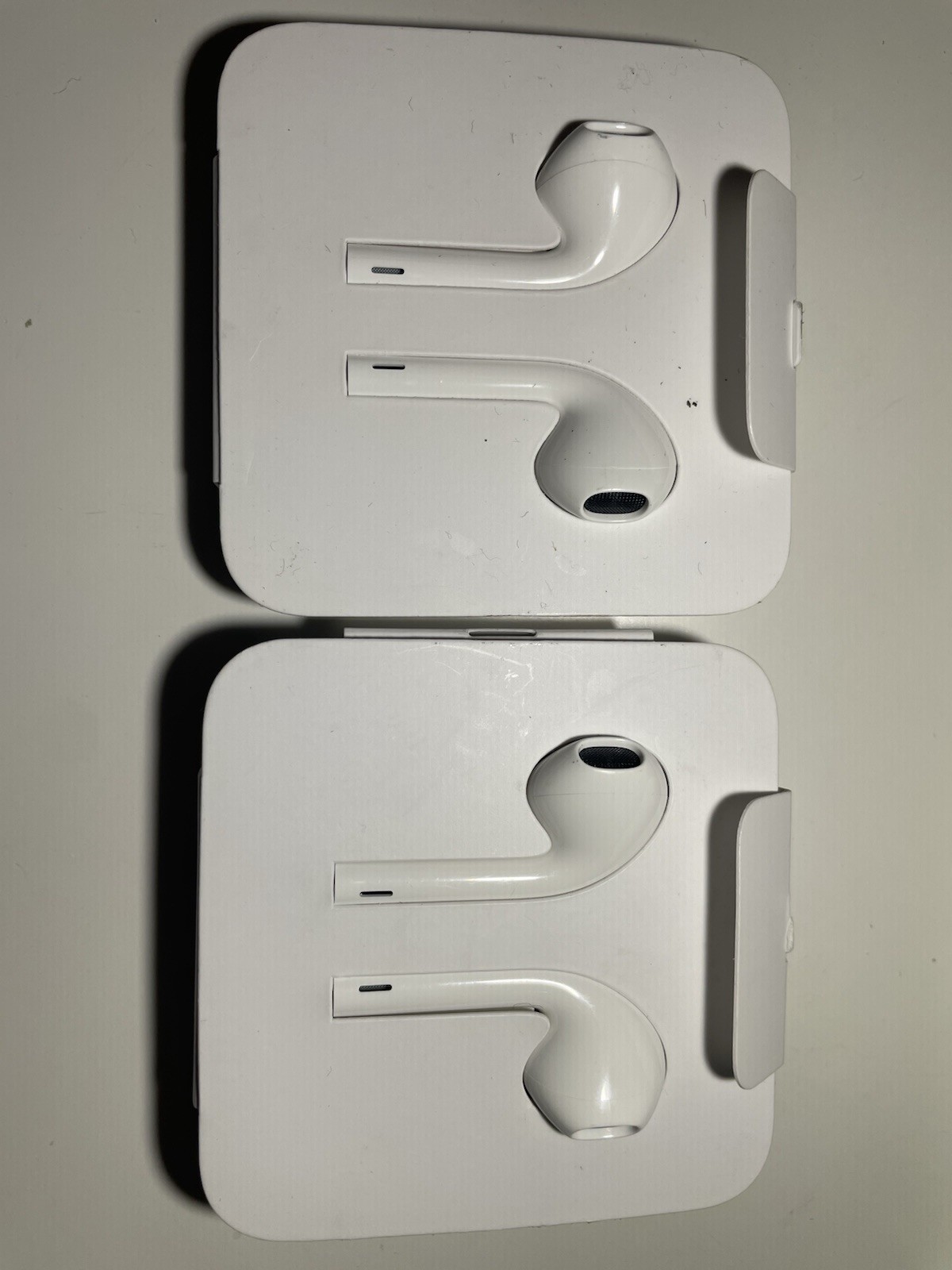 Apple EarPods Wired Headphones with Lightning Connector New