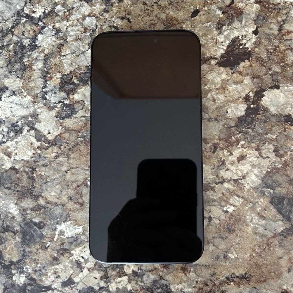 Apple iPhone Black Bar Smartphone iOS Wi-Fi Bluetooth Lightning