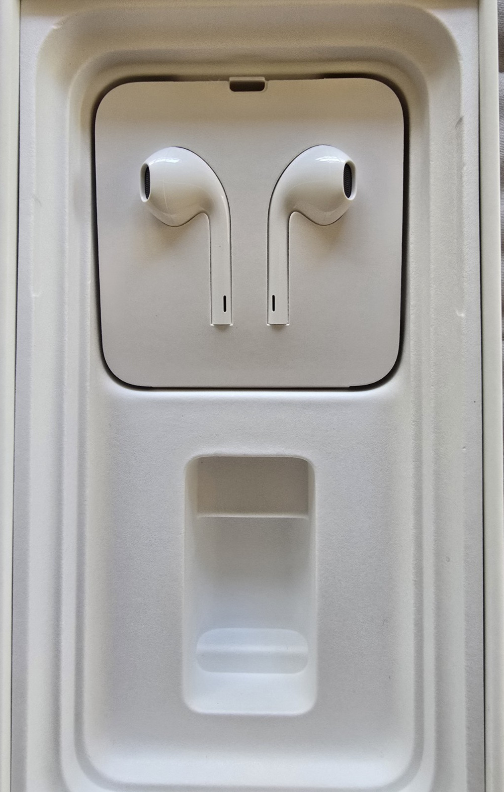 Apple Earphones w/Apple Phone Box in Original Box