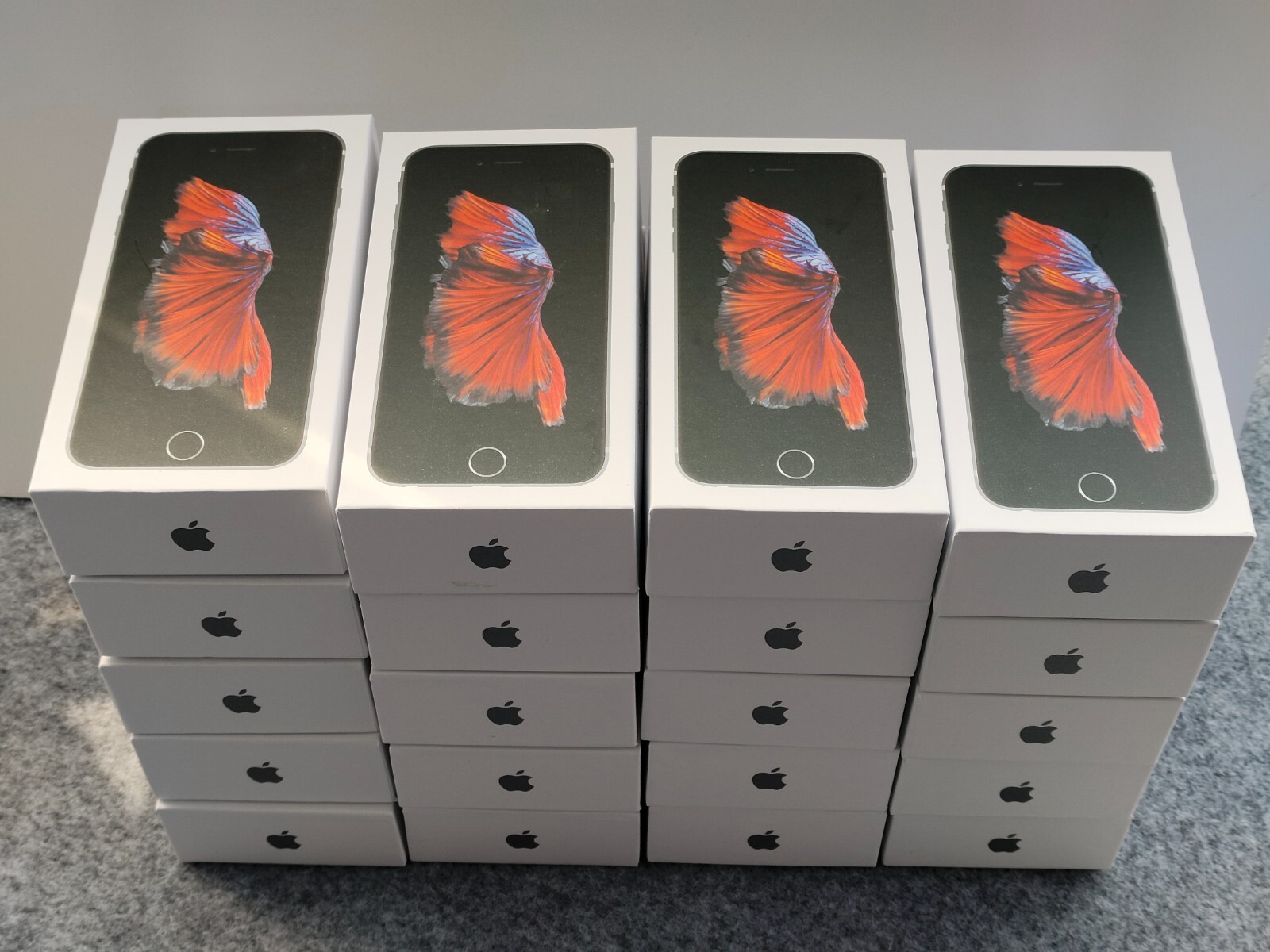 New condition Apple iPhone 6s plus 32/64/128GB Factory UNlocked for any carrier