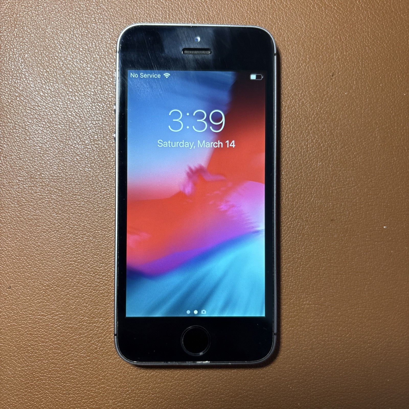 Apple iPhone 5s 16GB – Touch ID, Factory Unlocked, Gray, 8MP Cam