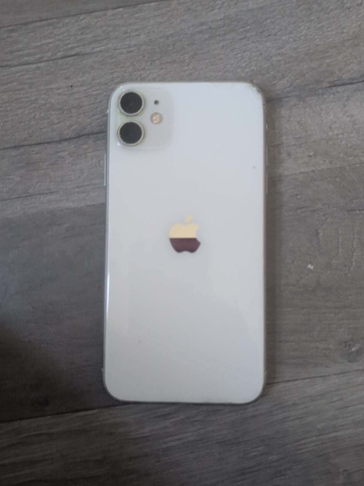 Apple Phone. Not Unblocked Screen Broken. Parts Only Q6
