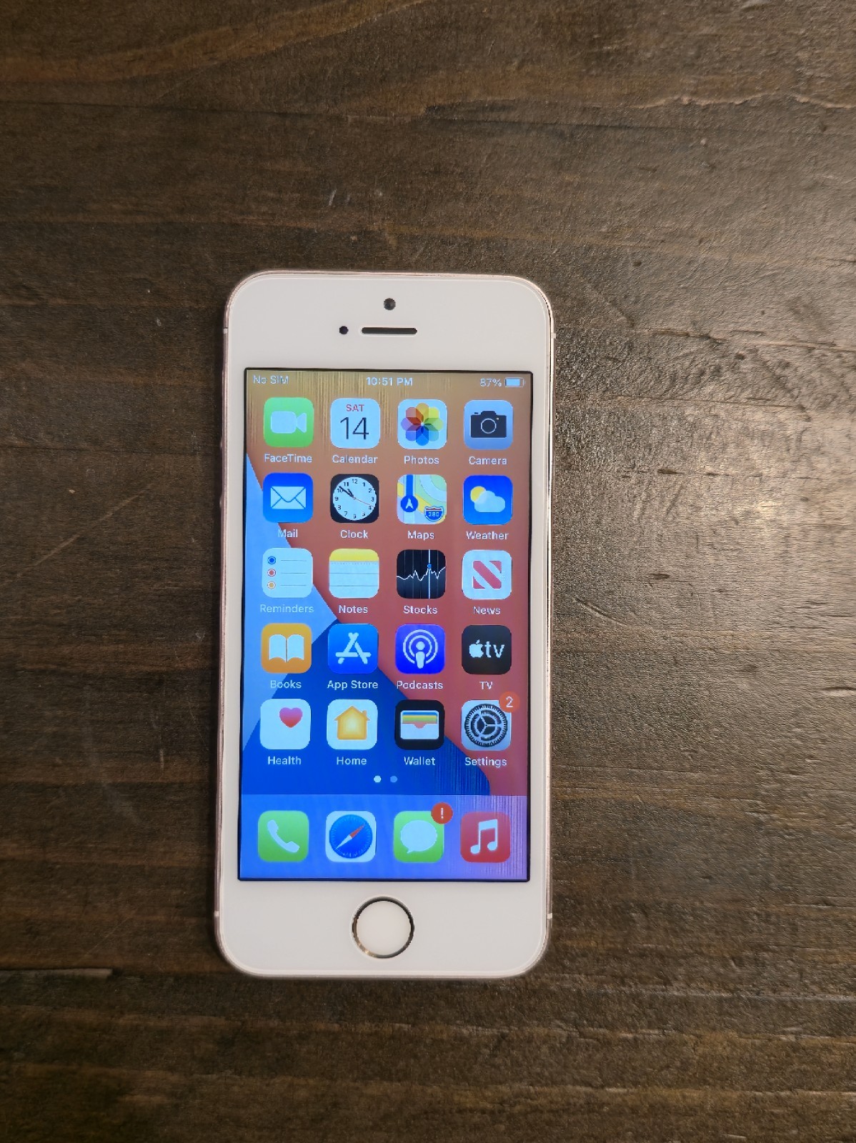 Apple iPhone SE – 16 GB – Rose Gold (Unlocked) 81% Battery Health – Used – Good.