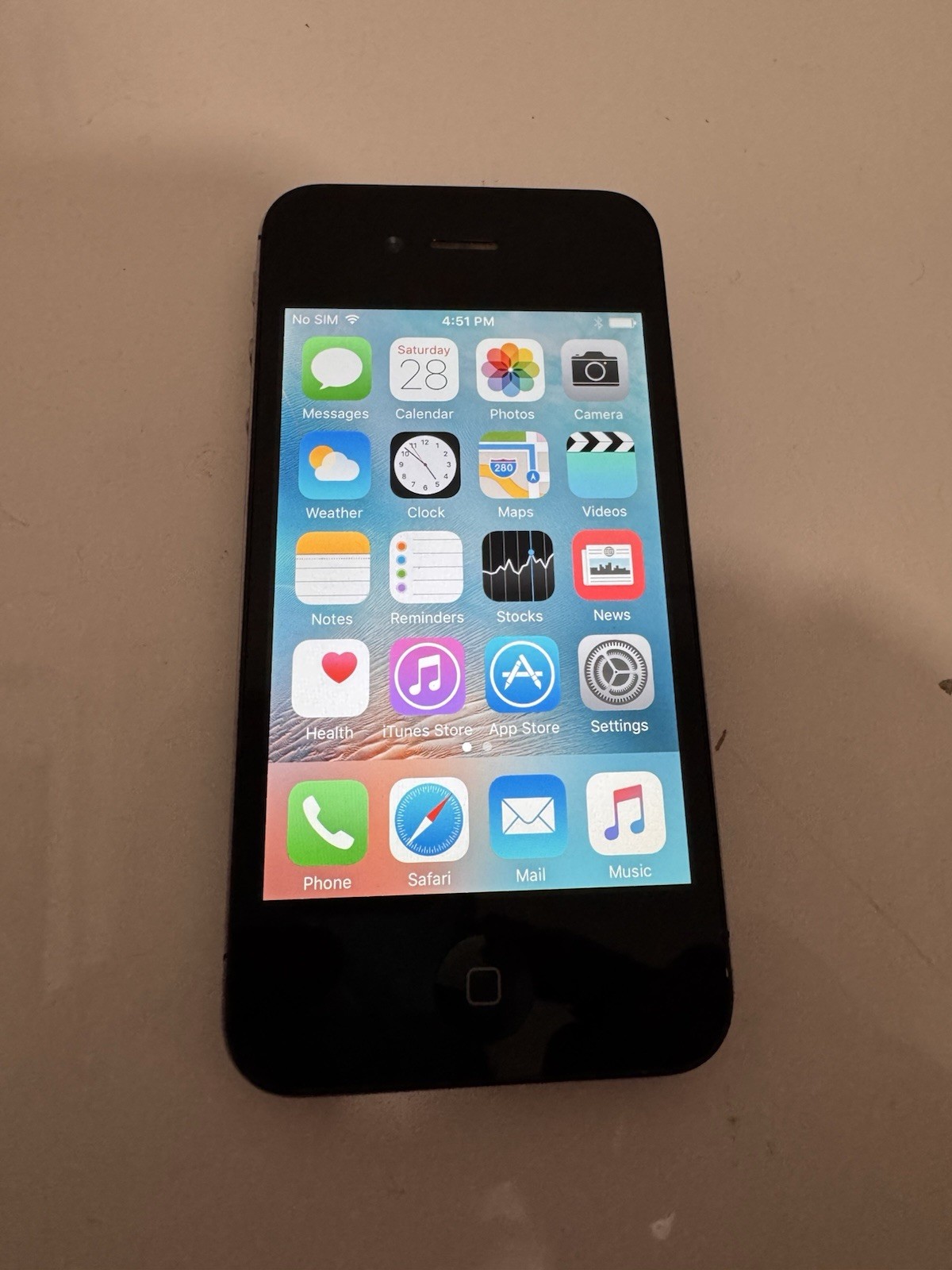 Apple iPhone 4s – 16GB – Black (Unlocked) A1387 – GRADE C – FULLY FUNCTIONAL