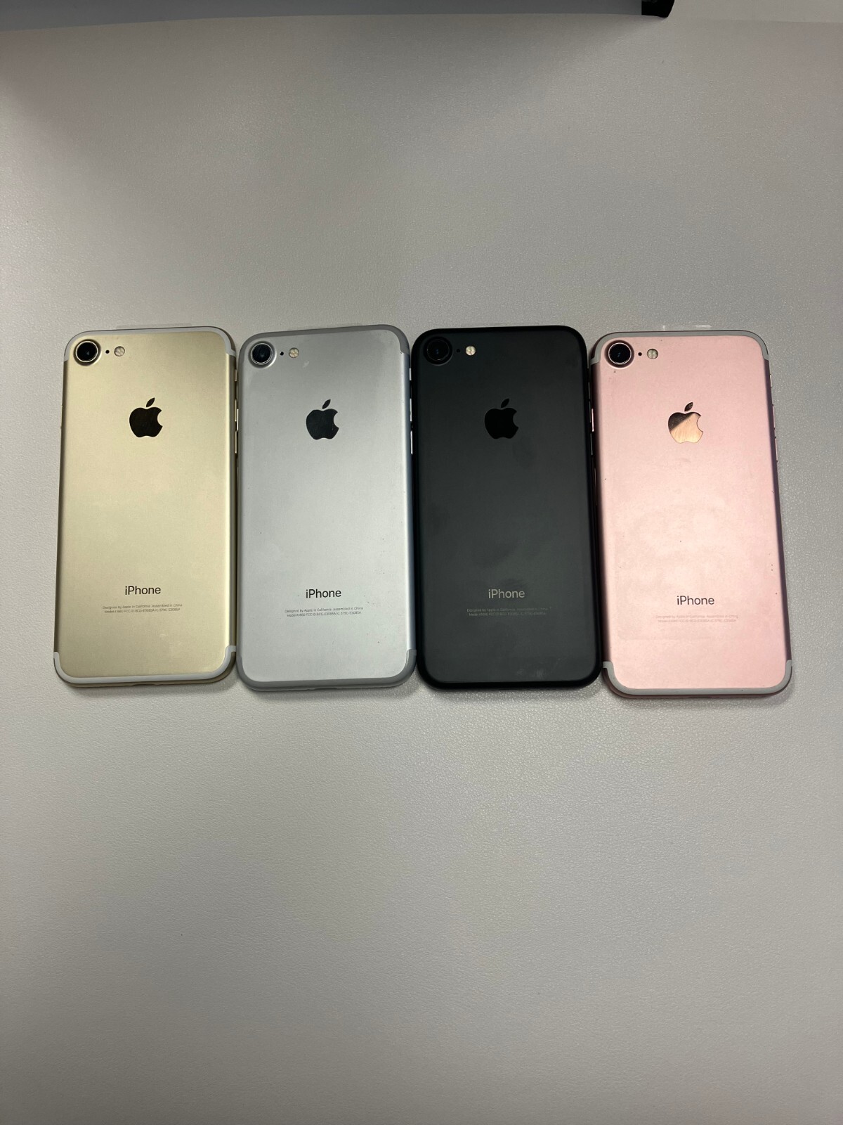 Apple iPhone 7 and 7 +  Plus 32GB/128GB Unlocked / GSM  / EXCELLENT GRADE B