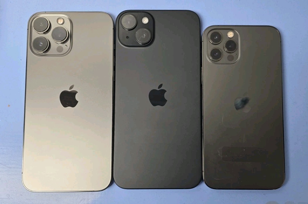 (LOT OF 3) Apple iPhone Mixed Brand