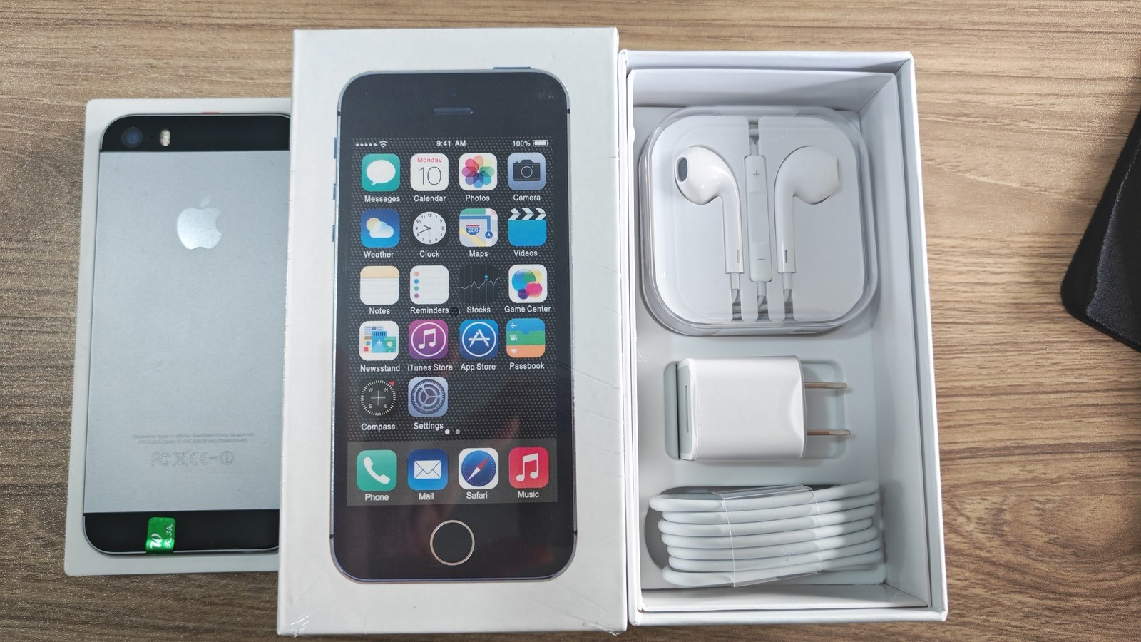 Apple iPhone 5s Unlocked 16G 32G 64G Gold Gray Silver with Accessories Test Good