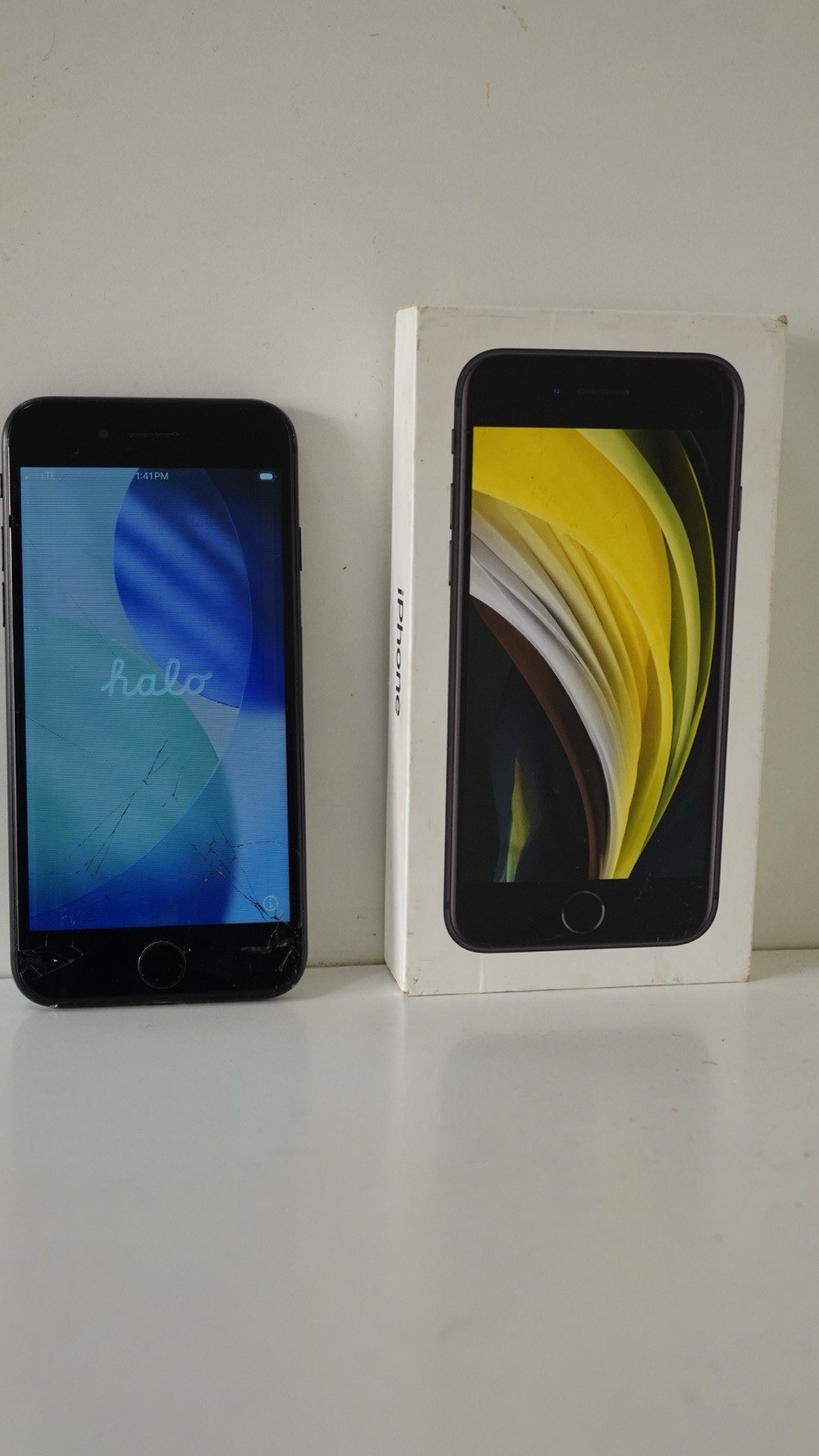 Apple iPhone SE 2nd Gen – (working but needs repair ) + Unlocked,