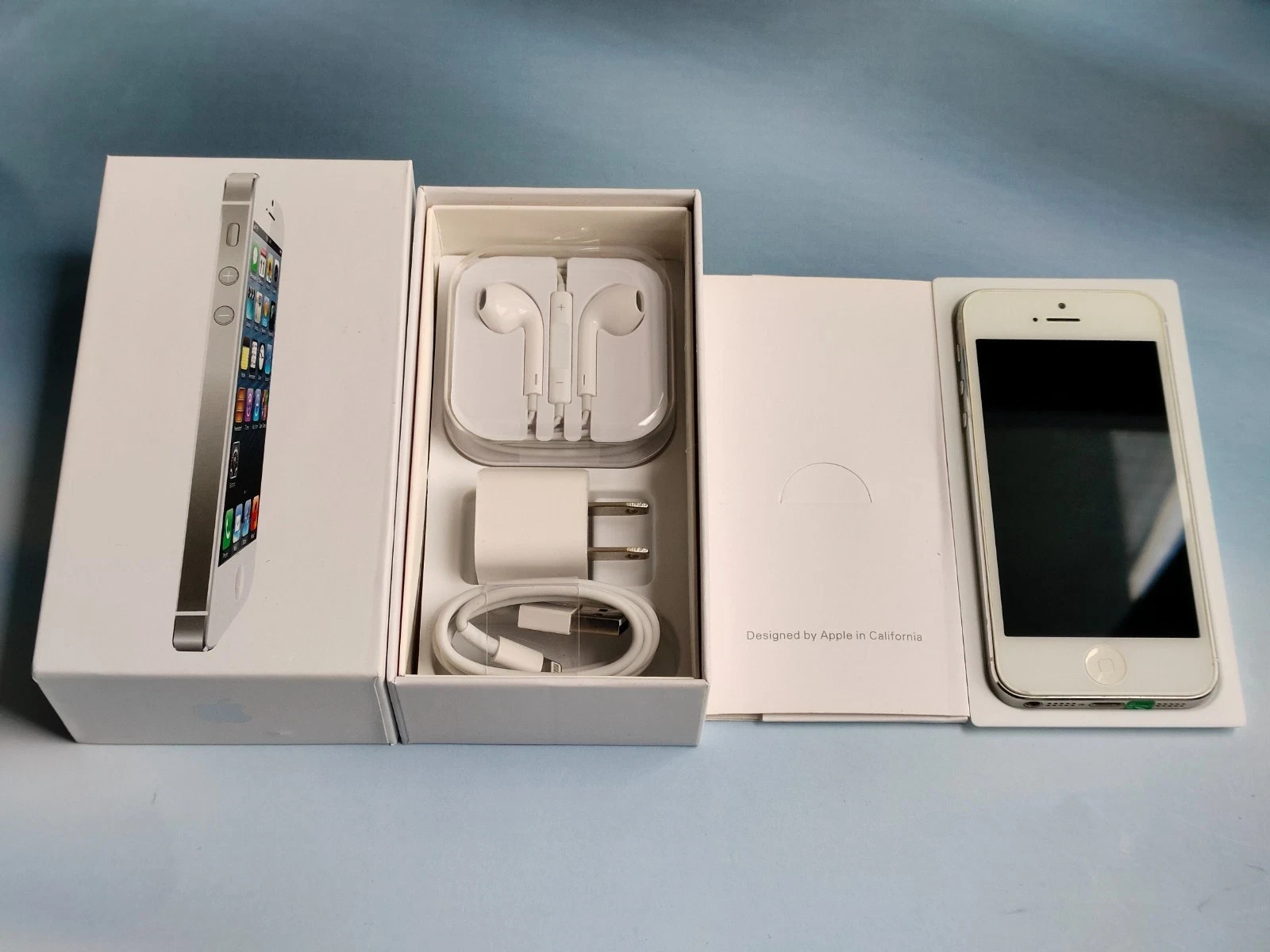 Good Apple iPhone 5 Unlocked 16/32GB  Black Silver Gold iOS 10 with Accessories