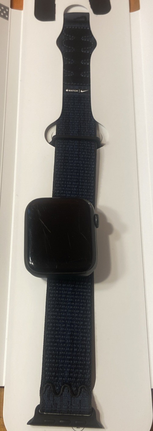 APPLE WATCH NIKE SERIES 6 44mm BLACK IN ORIGINAL BOX. UNTESTED READ DESCRIPTION