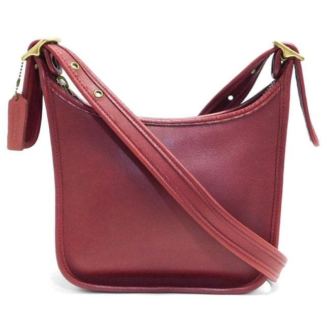 COACH Old Coach Shoulder Bag in Red Leather 9950 with Charm, Vintage Women Used